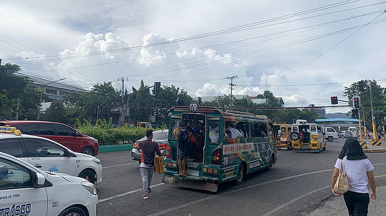 Cebu City eyes gas stations as loading, unloading zones for PUVs - Vimarsana News