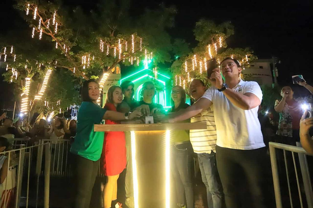 Experience the Youthful Joy of Mandaue's Disney-Themed Christmas Park | Free Admission Until Jan. 1, 2024 - Vimarsana News