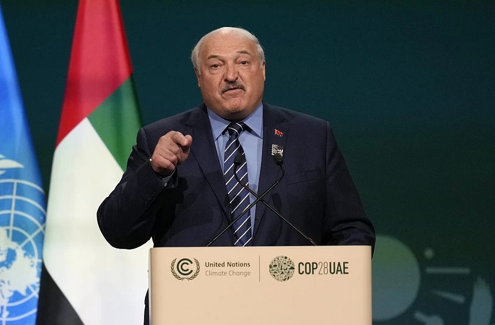 Belarus holds 2 journalists - Vimarsana News