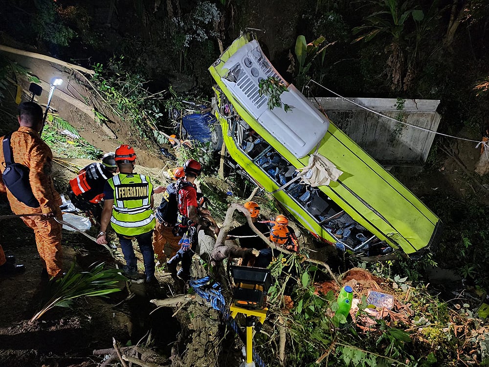 Ceres bus plunges into ravine in Antique; 17 confirmed dead - Vimarsana News