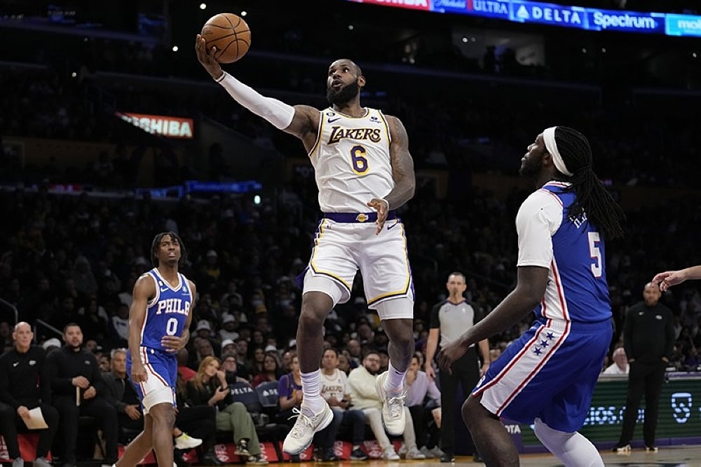 LeBron hits 38K, but Embiid leads 76ers past Lakers 113112