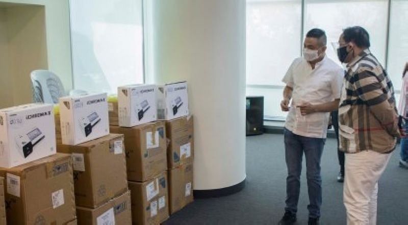 Pampanga governor donates antigen machines to Bataan