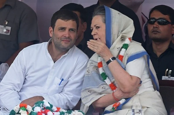 (AFP PHOTO / SAJJAD HUSSAIN)