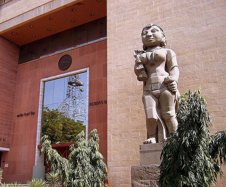 RBI regional office, Delhi entrance with the Yakshini sculpture