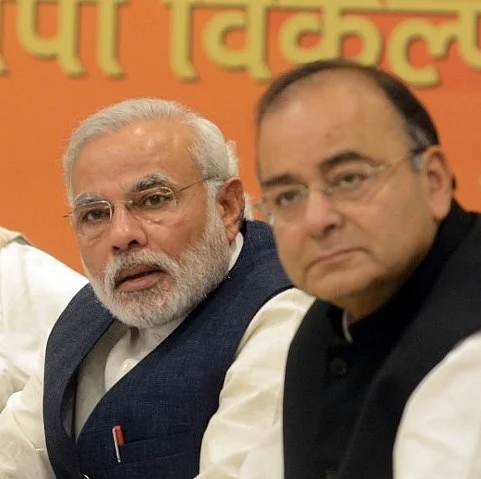 Prime Minister Narendra Modi (L) and Finance Minister, Arun Jaitley (Credits: AFP PHOTO/RAVEENDRAN)