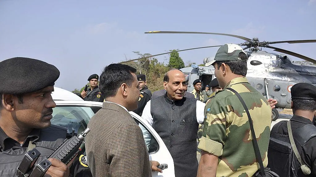 Accompanied By Gen Bipin Rawat, Defence Minister Rajnath Singh Heading To Siachen Glacier To Review Security Situation