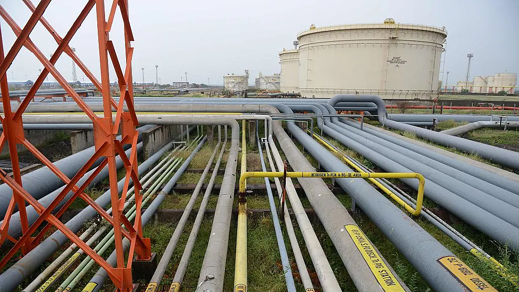 Morning Brief: Two ISI Agents Arrested; IOC To Lay Longest LPG Pipeline; NHAI To Monetise 40 Projects