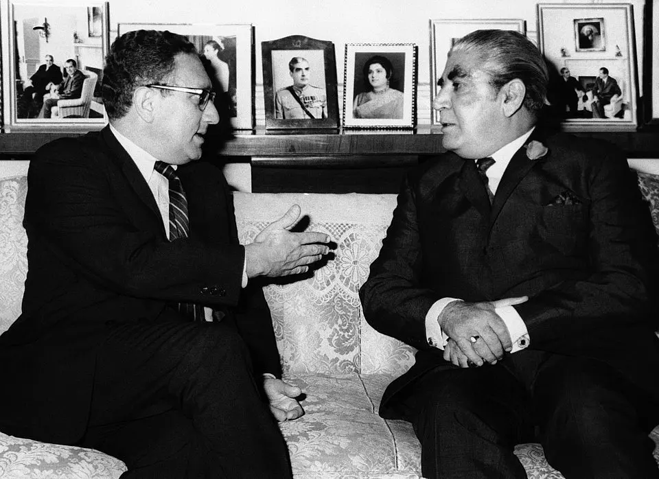 Henry
Kissinger Reveals Why The US Supported Pakistan In 1971