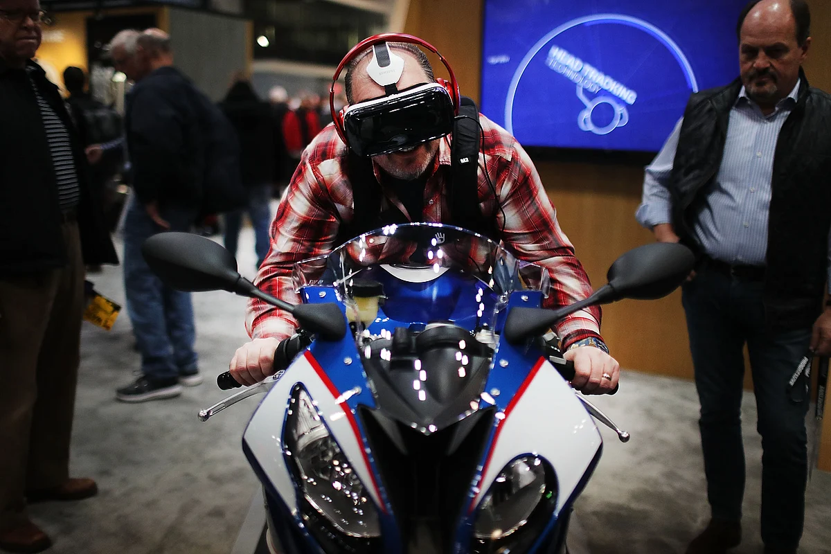 A man uses a VR head-set while sitting on a motorcycle. (Photo: Spencer Platt/Getty Images)