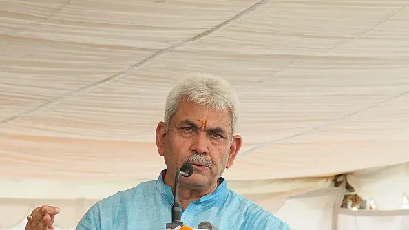 Govt Officials Must Take Proactive Steps To Facilitate Return Of Kashmiri Pandits, Directs J&K L-G Manoj Sinha