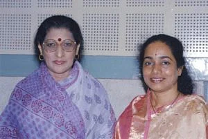 Vidushi Kishori Amonkar (left) and Vidushi Shruti Sadolikar Katkar