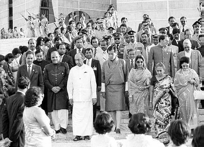 1985: First SAARC Summit at Dhaka, Bangladesh 