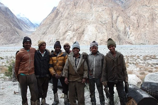 Bangladeshi labour en route to the Siachen base camp, 2016 (Sanjeev Nayyar)