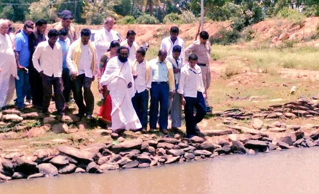 Art of Living founder Sri Sri Ravi Shankar along with volunteers