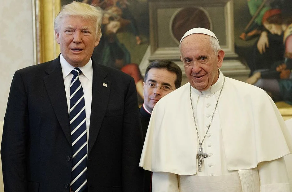United States President Donald Trump (L) with Pope Francis
