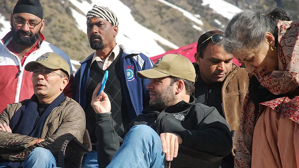Rahul Gandhi Is Wrong – Selfies ‘Generate’ Employment In India, Not China