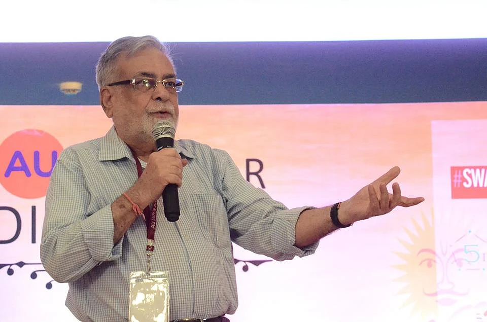 Narendra Kohli (AU Jaipur Dialogues/Facebook)