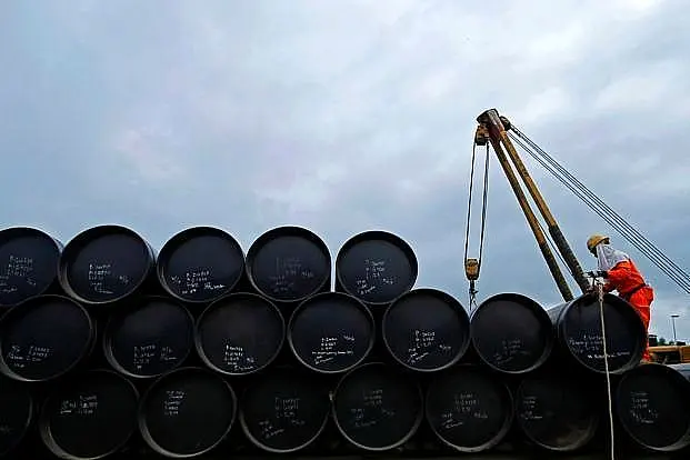 Morning Brief: New Push To Cut Oil Import Bill; Triple Talaq Law A Step Closer; Centre Scraps Monthly LPG Price Hike
