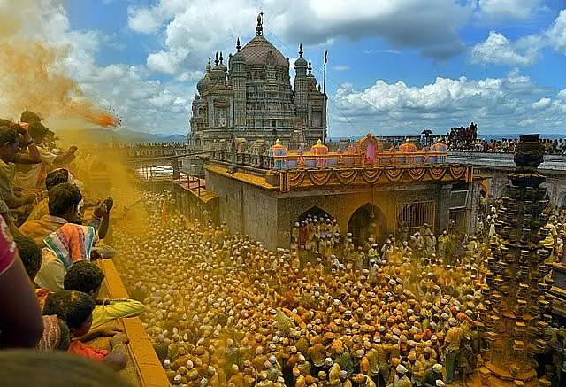 The Truth About Fadnavis Government Allowing Sale Of Temple Land