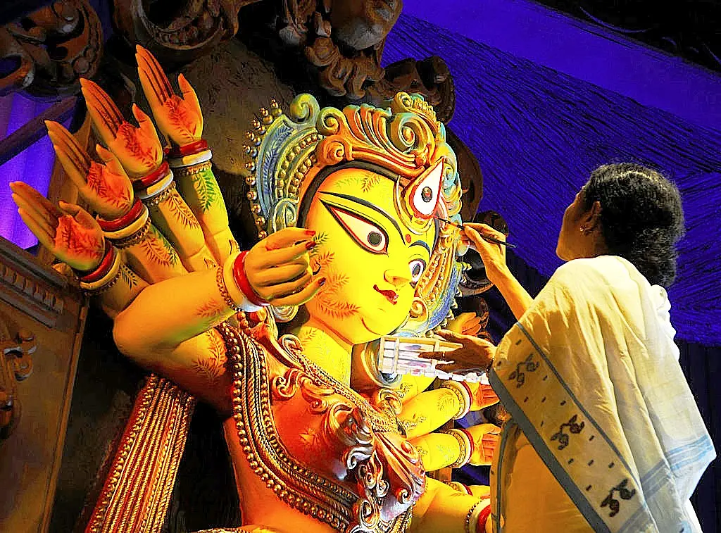 Mamata Banerjee Is Playing The Hindu Card To Counter BJP