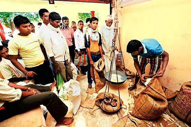 Explained: Apex And High Courts' Rulings On Migrant Labourers And Ration Shops Amid COVID-19
