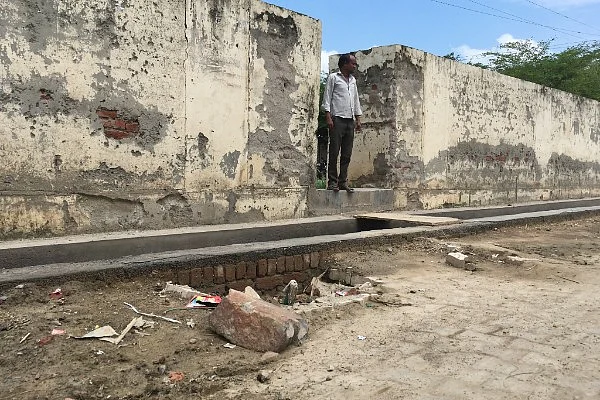 Even the uncovered drain bordering a health centre in Ujina has stagnant water. (Swarajya)