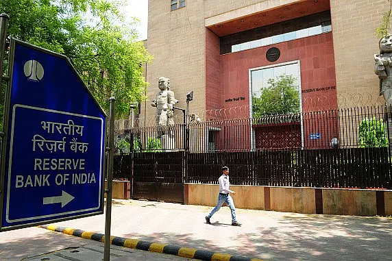 After LIC Nod For IDBI Purchase, RBI Needs To Relax Promoter Holding Limits In Banks