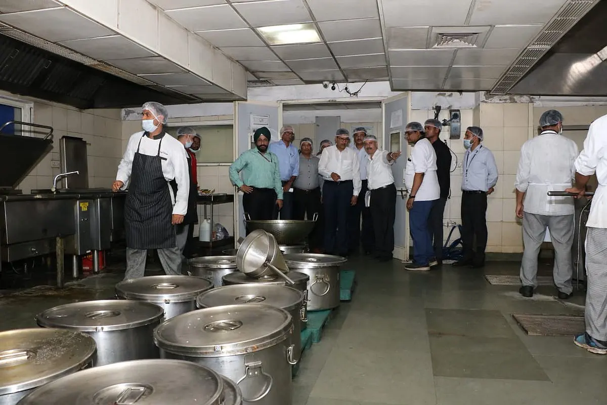 Not Sure Of The Quality Of Food In Trains? IRCTC To Live Stream Food Preparation