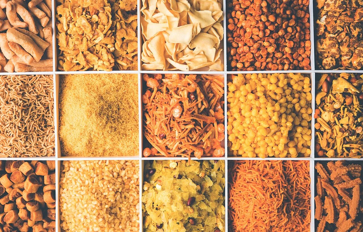 Selection of deep fried snacks.