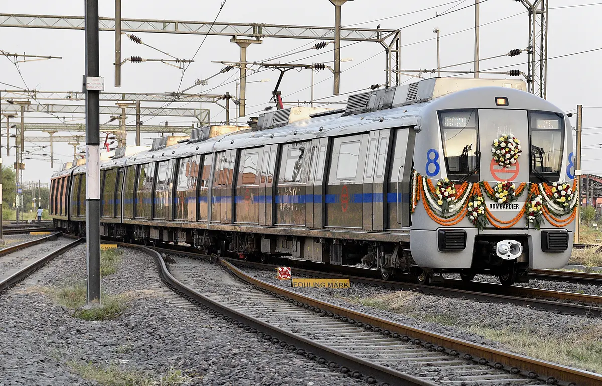 Delhi Metro Starts Test Run On 9.7 Km Stretch Connecting Lajpat Nagar And Mayur Vihar; Line To Open In October
