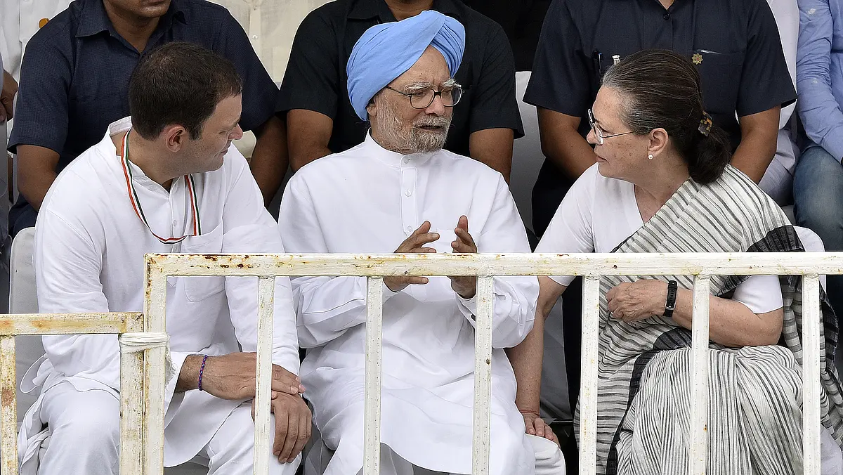 ‘Congress Not Against Savarkar, But Opposes Hindutva’: Former PM Manmohan Singh Tones Down Party Rhetoric