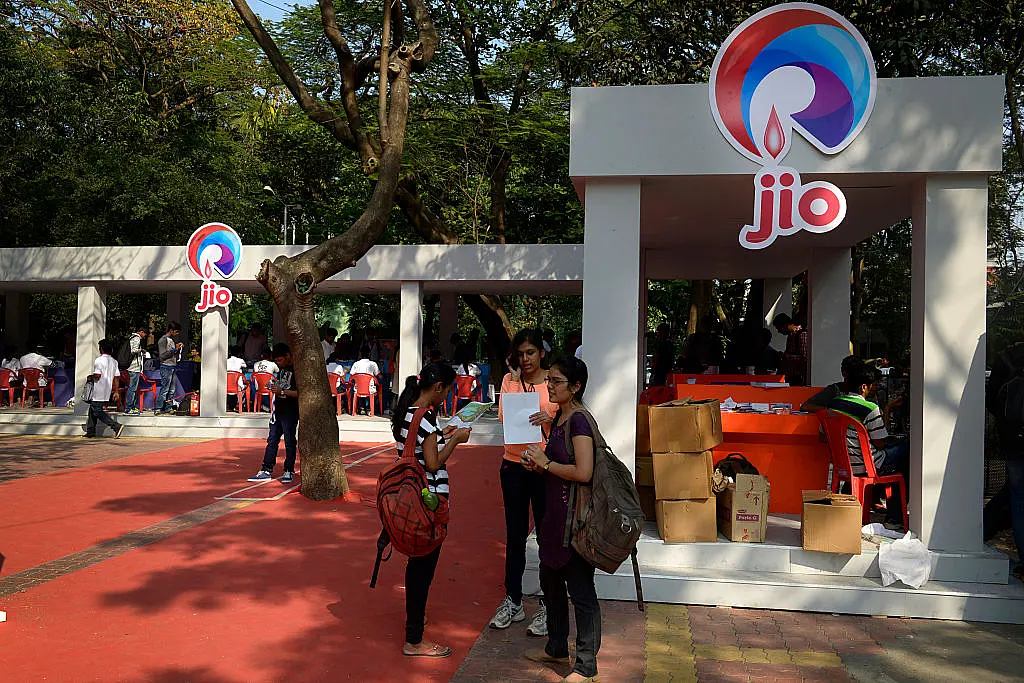 Reliance Jio Catches-Up With Bharti Airtel: Records Rise In Revenue Market Share For Sixth Consecutive Quarter