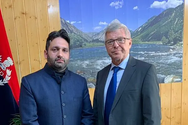 Kartarpur Corridor: Norway Ex-PM, J&K Separatists And Art Of Living Mediator Meet To ‘Assess Ground Situation’