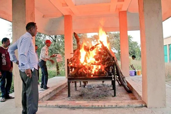Avni being cremated (Image source: Twitter/@VeganRam)