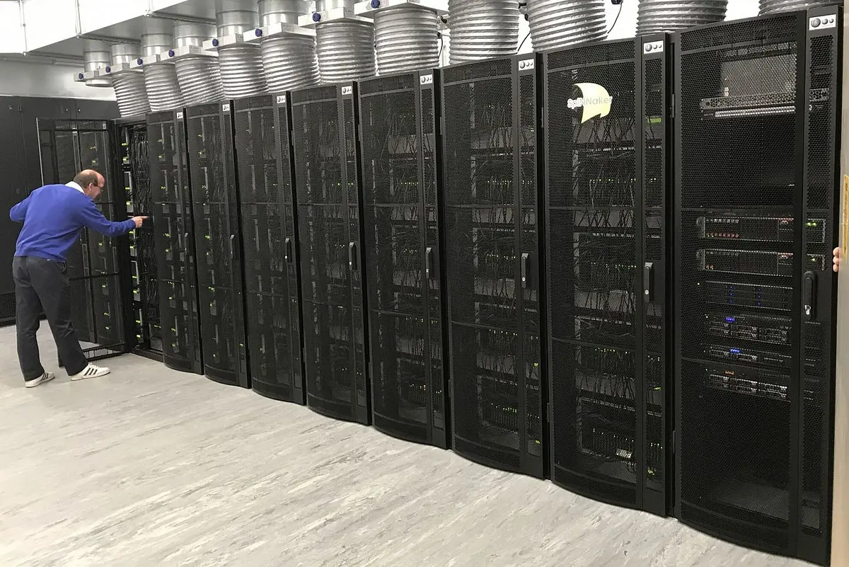 Supercomputer ‘SpiNNaker’ Designed To Work Like Human Brain Switched On For The First Time