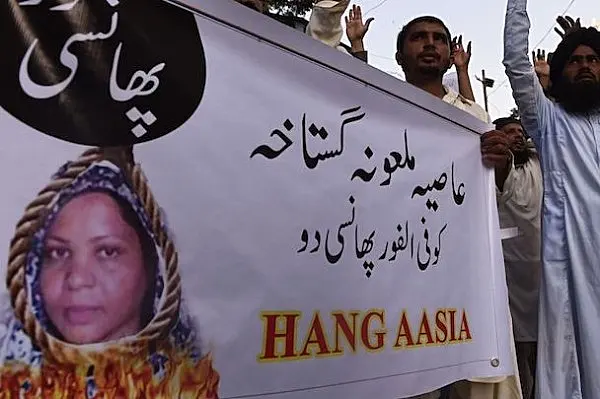 Christian Asia Bibi Seeks Political Asylum In France For Her And Family, After Escaping ‘Death-For-Blasphemy’ In Pakistan