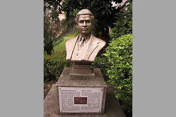 Srinivasa Ramanujan – The Man Who Knew Infinity