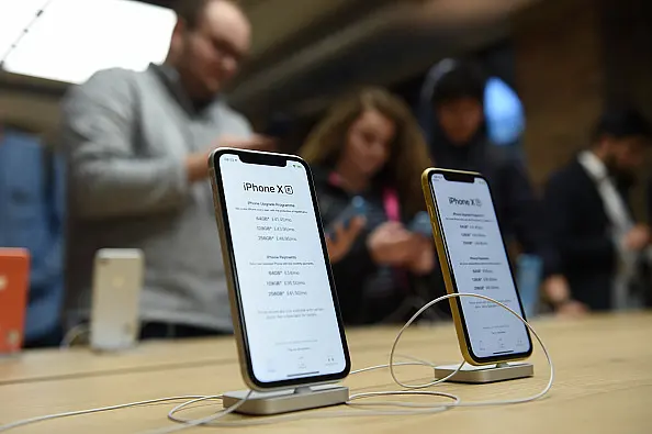 Commerce Minister Suresh Prabhu To Meet Apple Bigwigs In Davos To Discuss Manufacturing Units In India