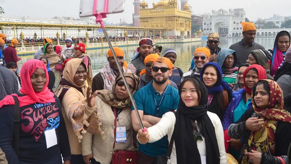 No More Selfies At Golden Temple: SGPC Bars Photography, Videography To Avoid Distractions, Preserve Sanctity