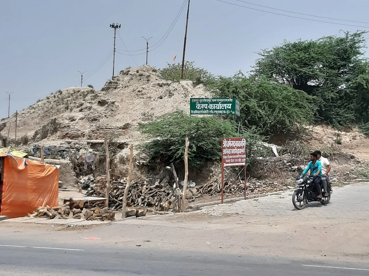 There has never been communal tension in Rasulabad and there has always been <i>bhaichaara</i>, we were told. This is a mound from across Aejaz’s shop on which the Muslim <i>urs </i> and the Hindu <i>mela </i>is held together. 