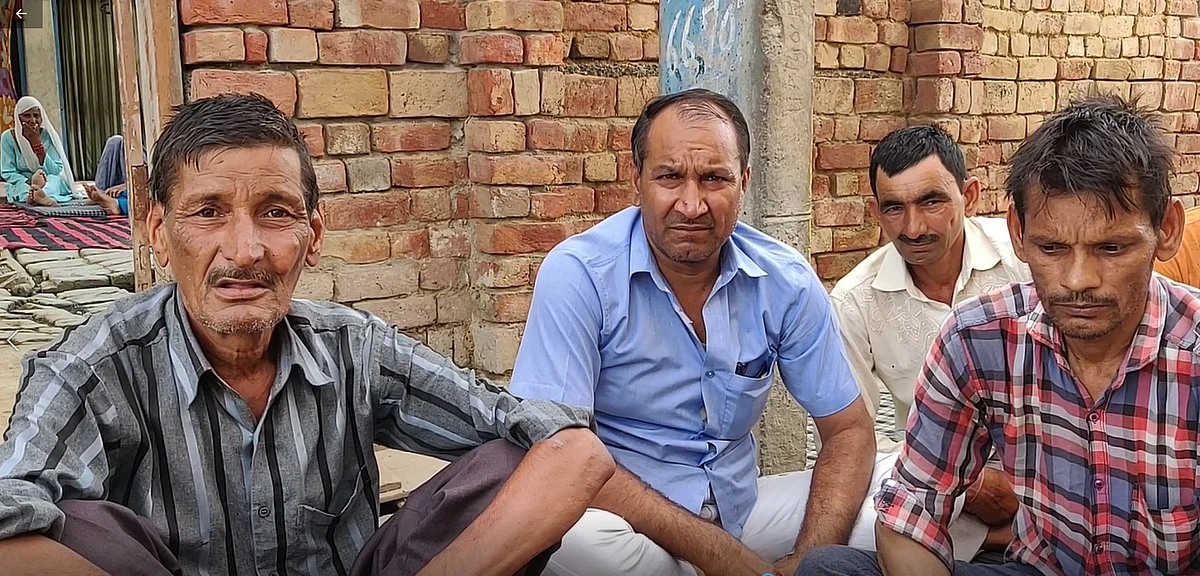 Surinder Saini (right) and Satbir Saini (in blue shirt). 