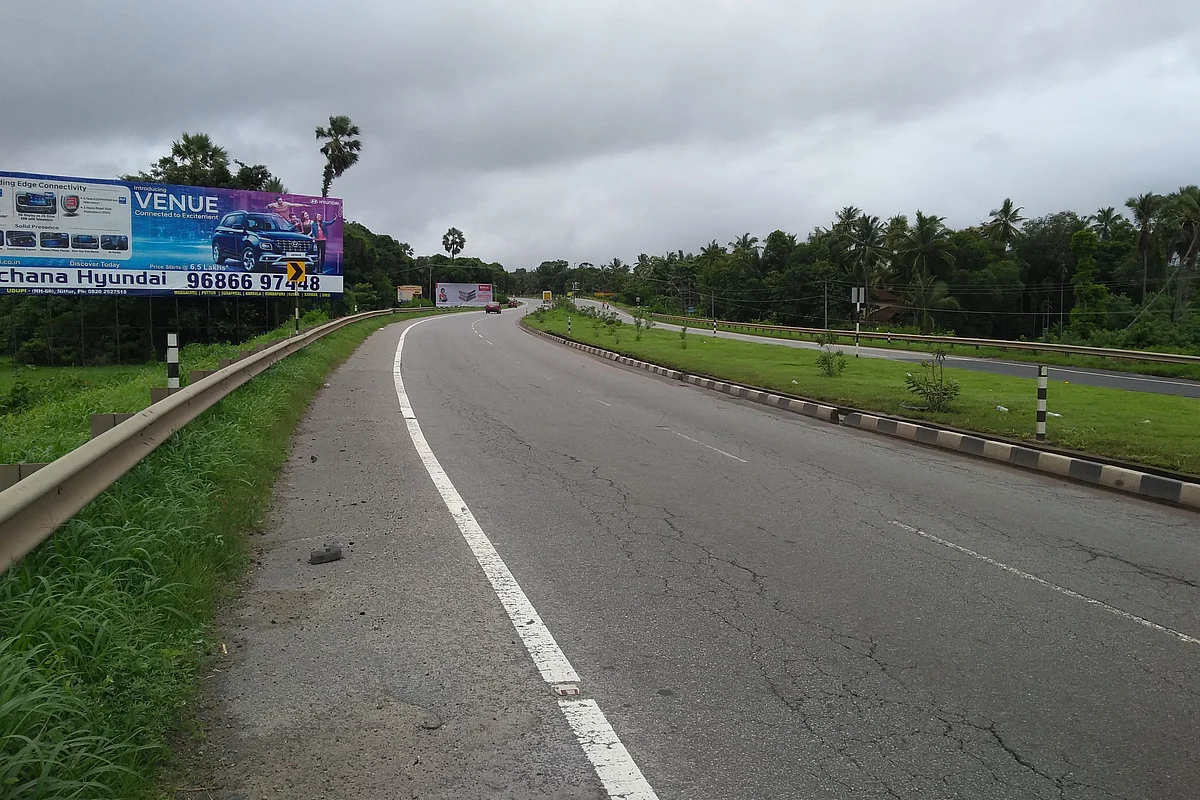 A National Highway in Udupi district, minus service roads. This is a violation of Indian Road Congress rules, say experts. 