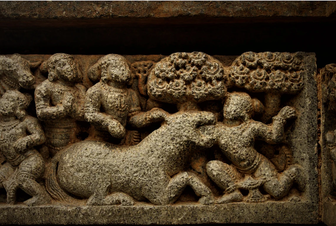 Kesava slaying Keshi, the Asura in the form of a horse. 