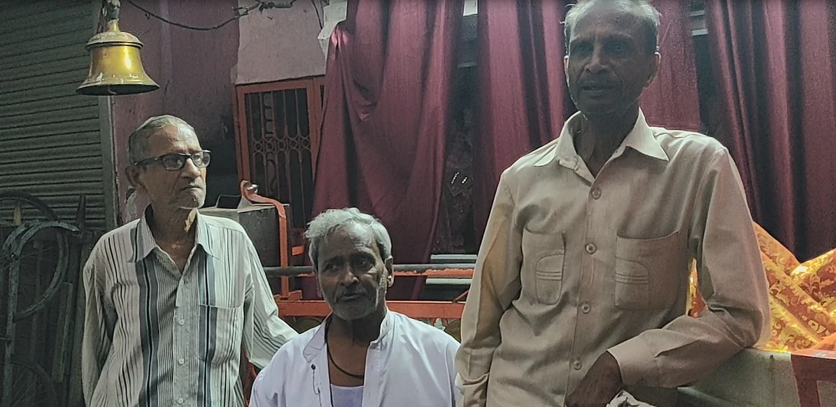 Kannumal (Centre) and Tarachand Gupta (right).