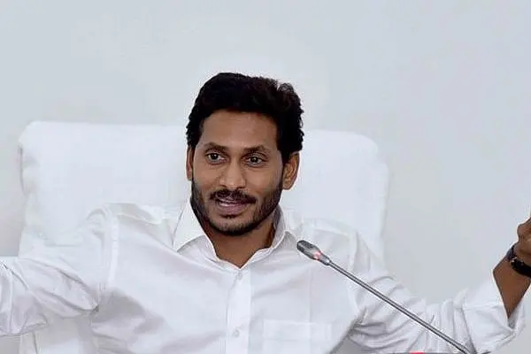 Andhra Wants To Teach Students In English, But This Seemingly Beneficial Move Has Become Controversial