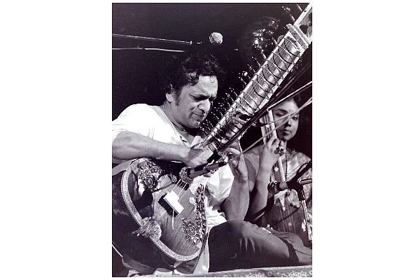 Pandit Ravi Shankar (Wikimedia Commons) 