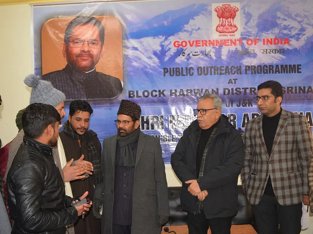 J&K: Mukhtar Abbas Naqvi Begins Centre’s Outreach From Srinagar; Announces Rs 16 Crore Under Himayat Scheme