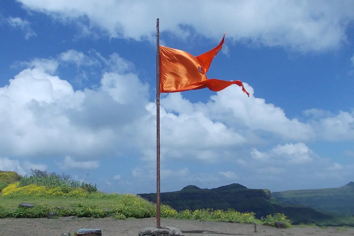 Cyberabad Police Slammed For Indulging Twitter User Who Complained About Saffron Flags At Vendor Carts