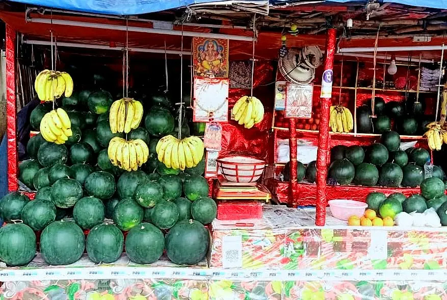 ‘Cops Threatened To Jail Us’: Fruit-Sellers Booked For Writing ‘Hindu’ On Their Stalls In Jharkhand
