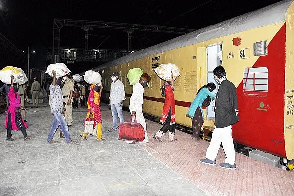 Railways Asks District Collectors To Prepare Migrant Workforce List For Evacuation Plan